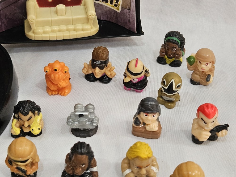 Squinkies Skull Cavern Playset with Figures and Bubbles