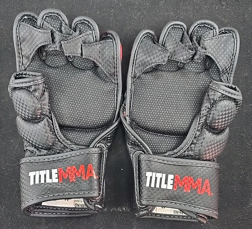 Title MMA Command Training Fight Glove Medium XMCTG NEW