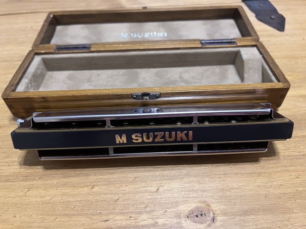 Suzuki Chromatic SC-64 PROFESSIONAL Harmonica + Wood Case