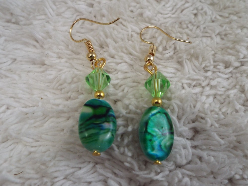 Goldtone Green Bead Pierced Earrings (B62)