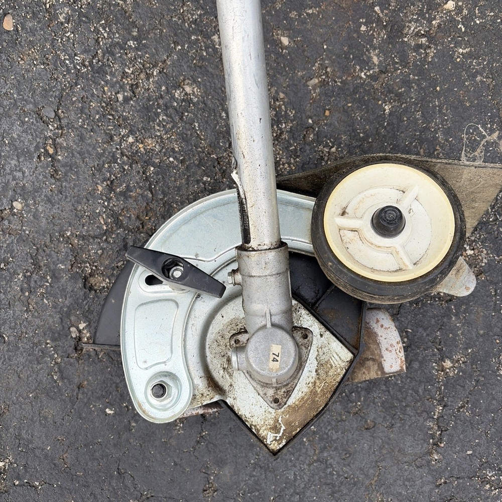 John Deere UT15518 Edger Weed Wacker Attachment