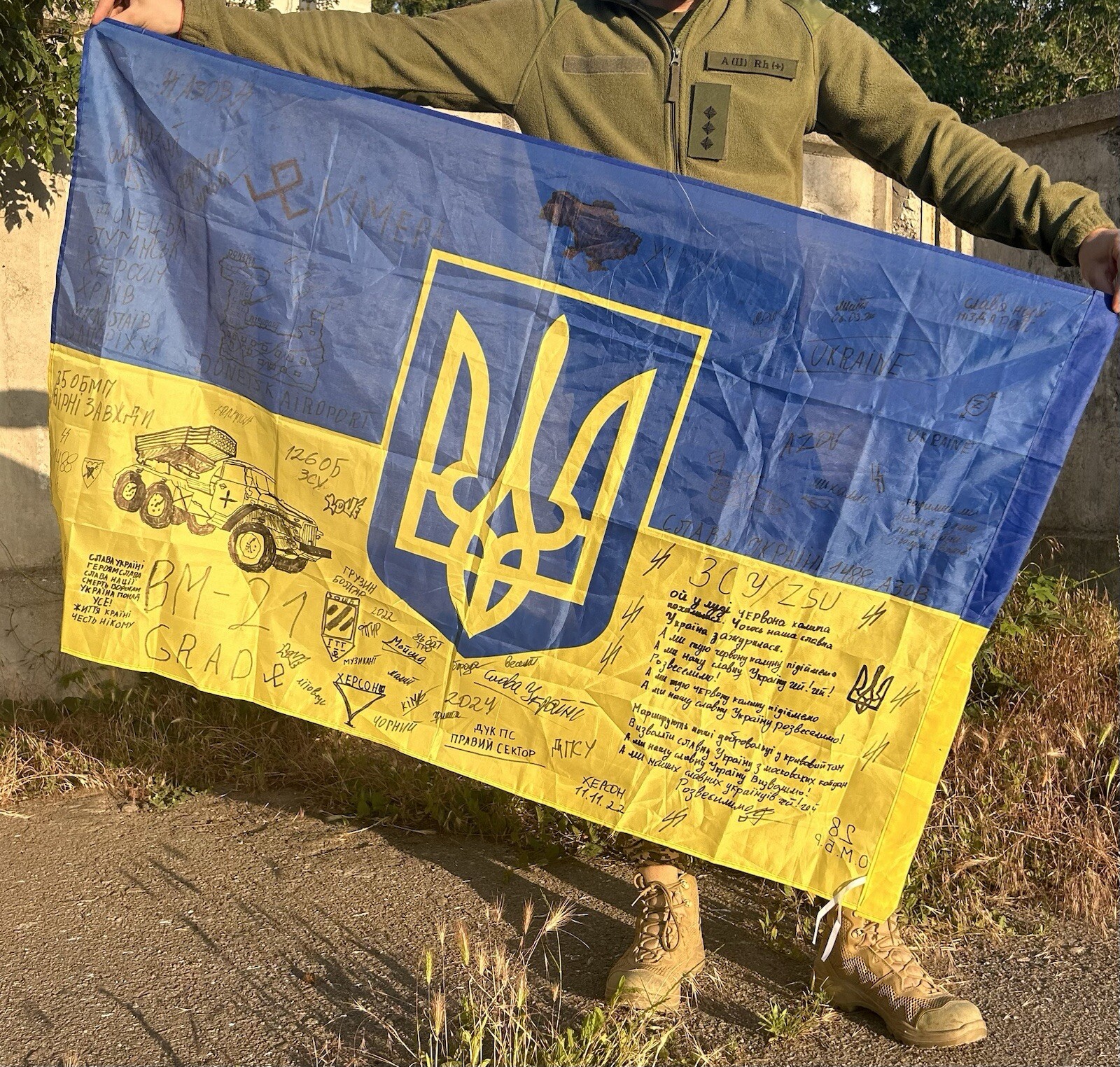 Ukrainian army Colored flag signed. souvenirs