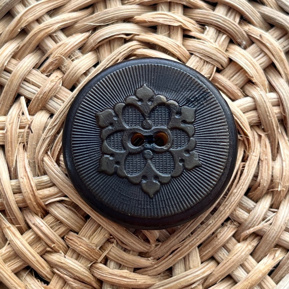 Antique Pressed Horn Button SNOWFLAKE 1 1/16"
