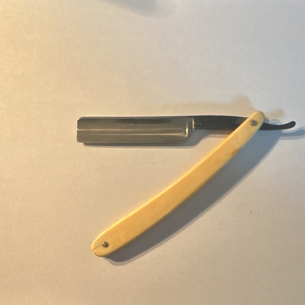 Bismarck 406 Straight Razor with Cream Handle