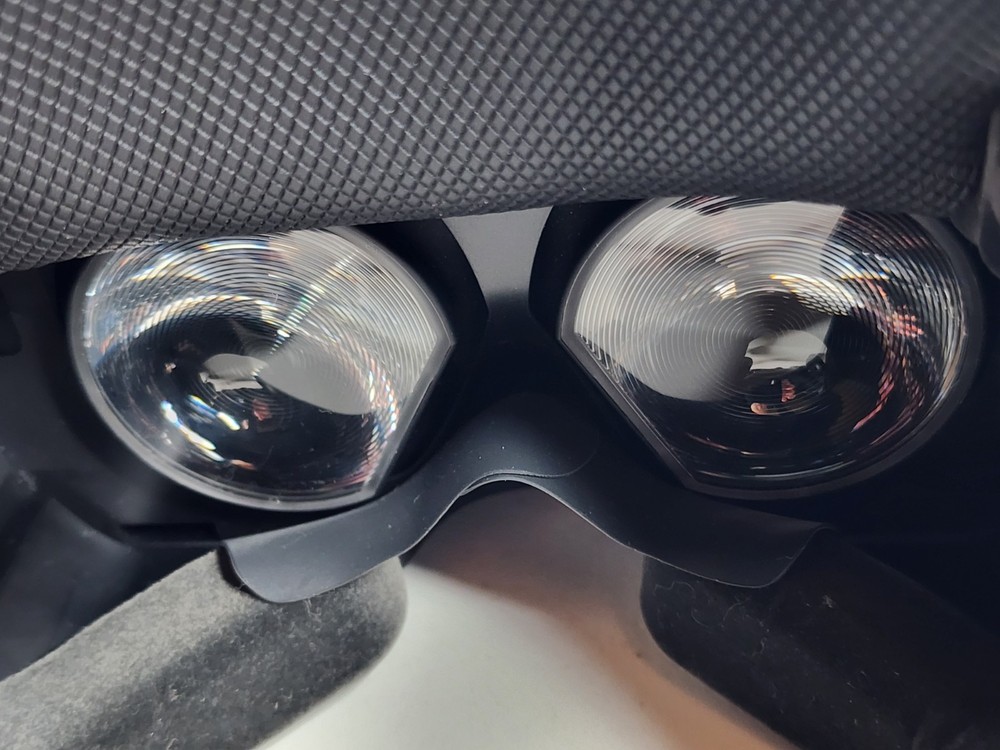 HTC Vive Cosmos Virtual Reality Gaming Headset + Controllers Complete Set