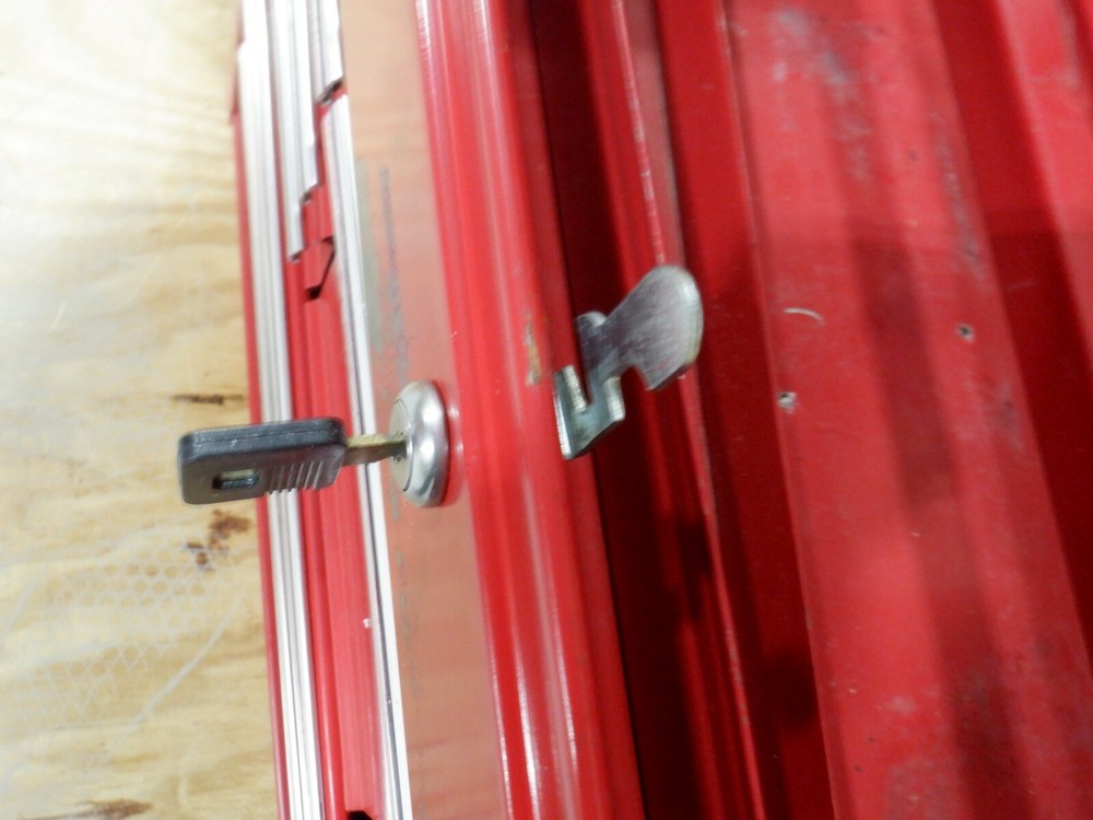 WESTWARD 10 DRAWER TOOLBOX WITH LOCK