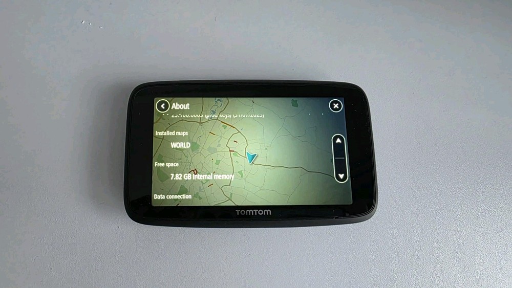 TomTom GO Discover sat nav with World Maps Grade A