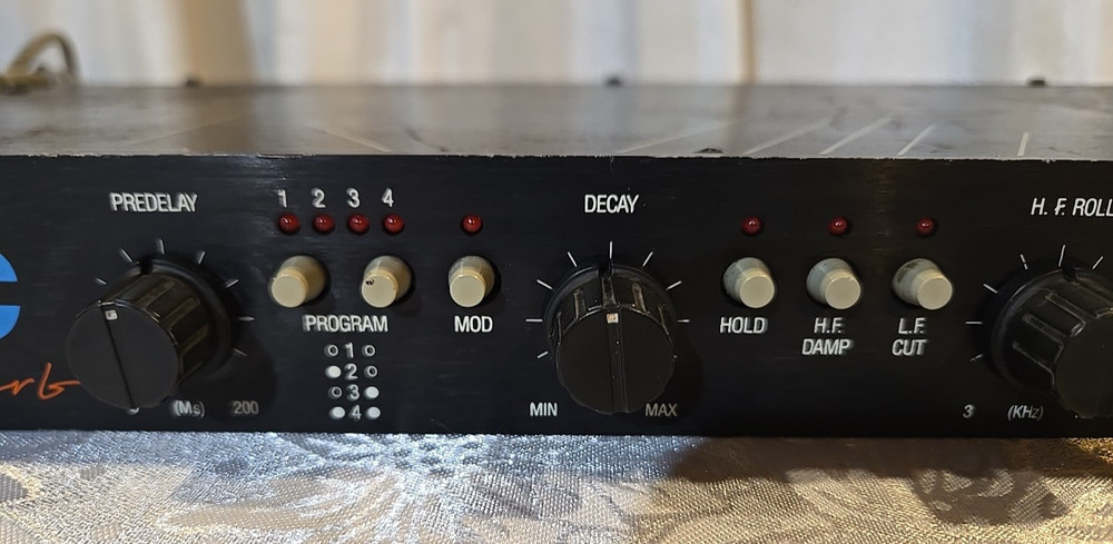 Alesis XT:c Digital Reverb Effects Processor FX Rack