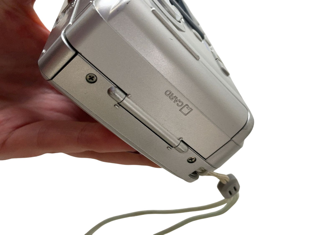 Nikon Coolpix 2000 Digital Camera with 64MB CompactFlash Card