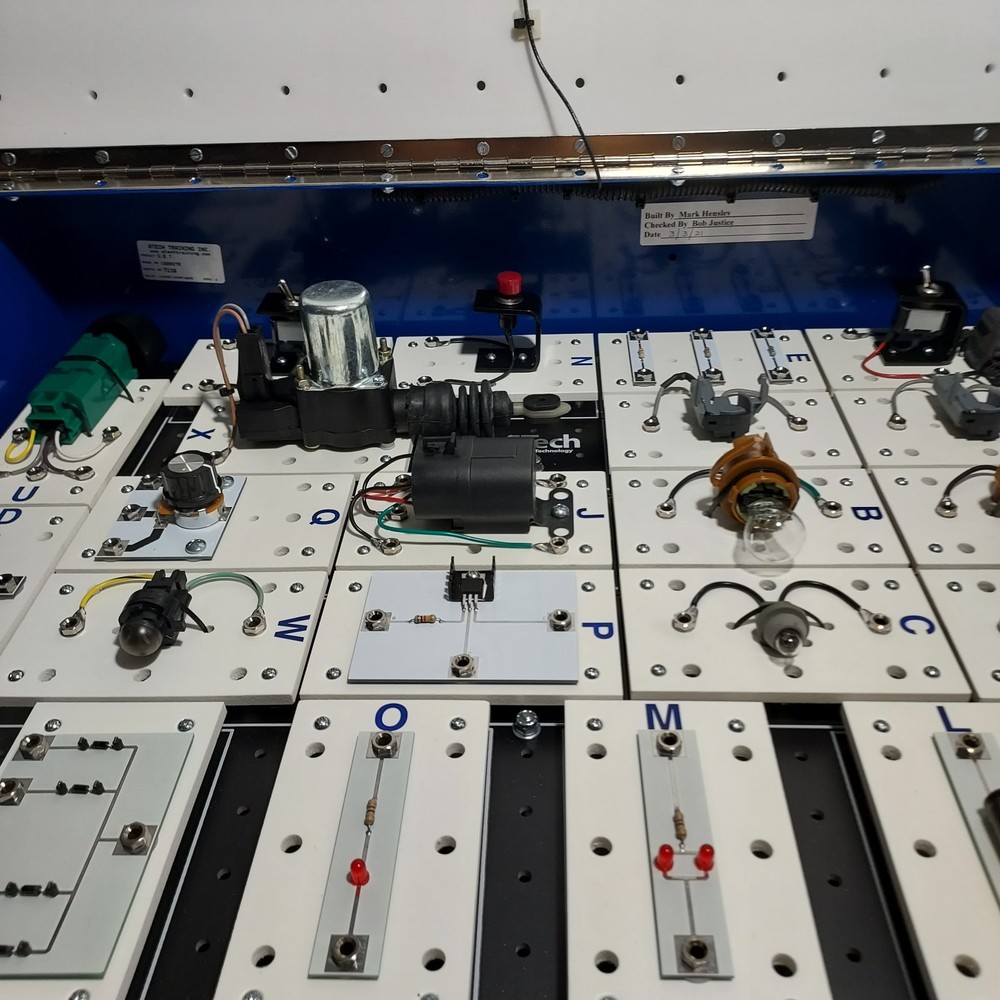 ATech GM 18002TR Specialized Electronic Training Kit - Great Condition!