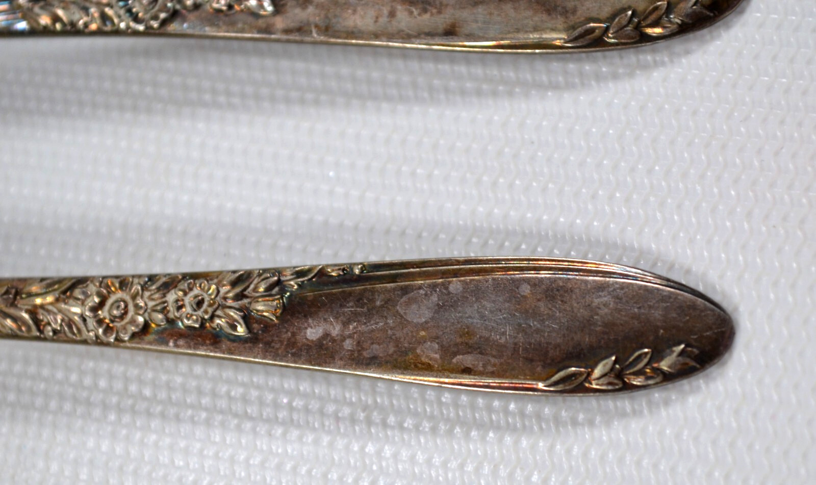 2 Wm A Rogers Oneida Silverplate Shrimp / Cocktail Forks 6” Unknown Pattern