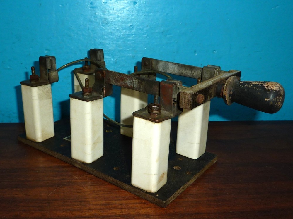 WWII SA-13/U Antenna Knife Switch 4in x 8in