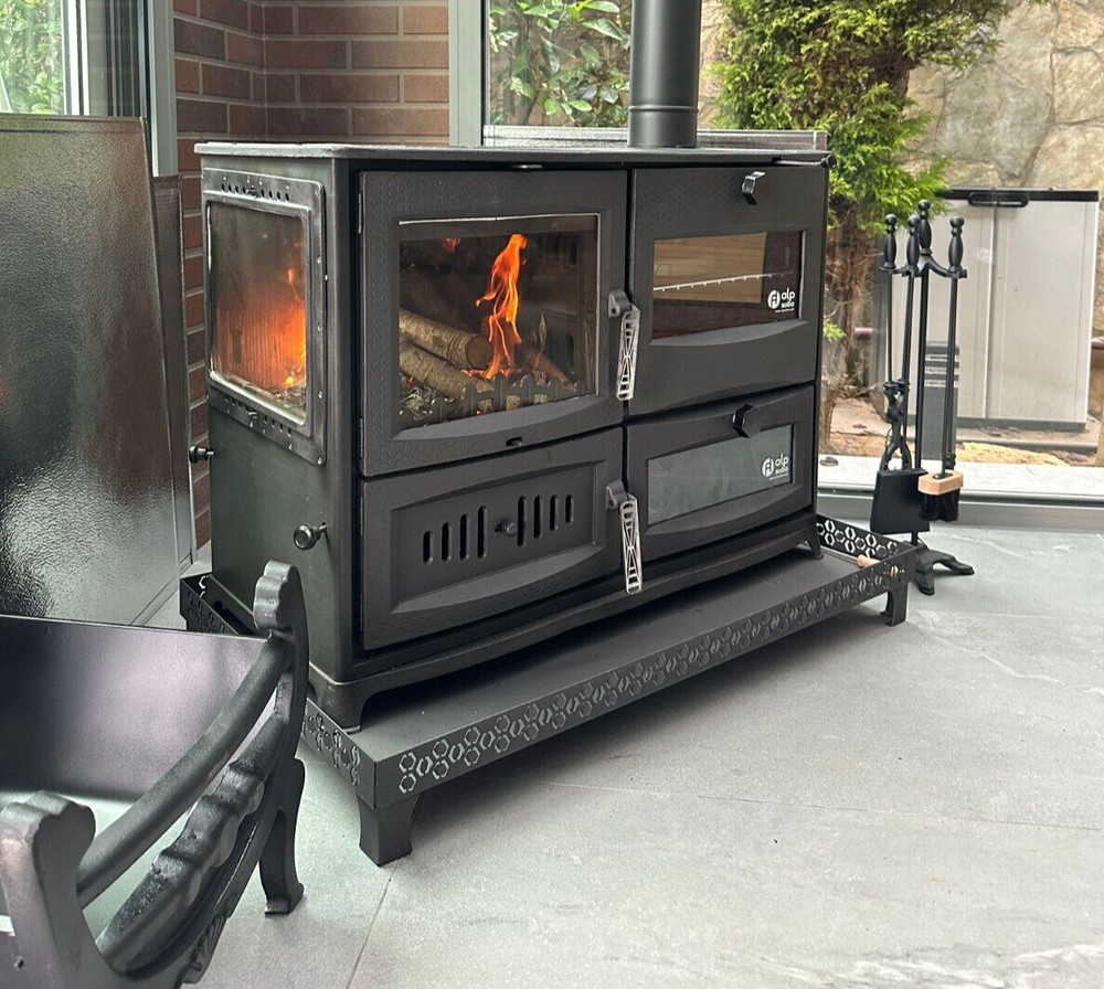 Wood burning kitchen stove, with double oven