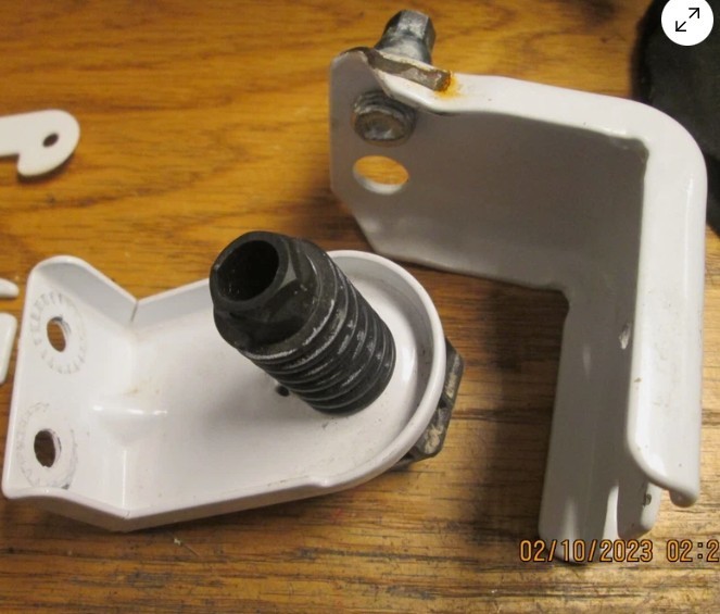 NEW 240314014 Electrolux Bracket-lower Hinge, Gray BIN K2