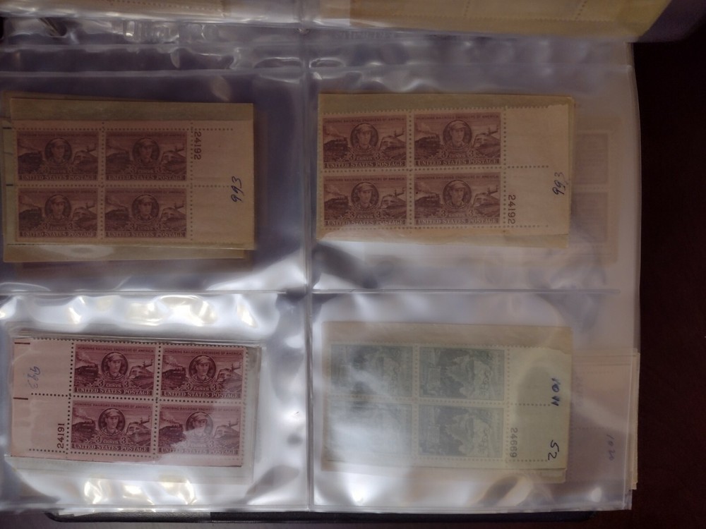 MINT US STAMP COLLECTION IN BINDER