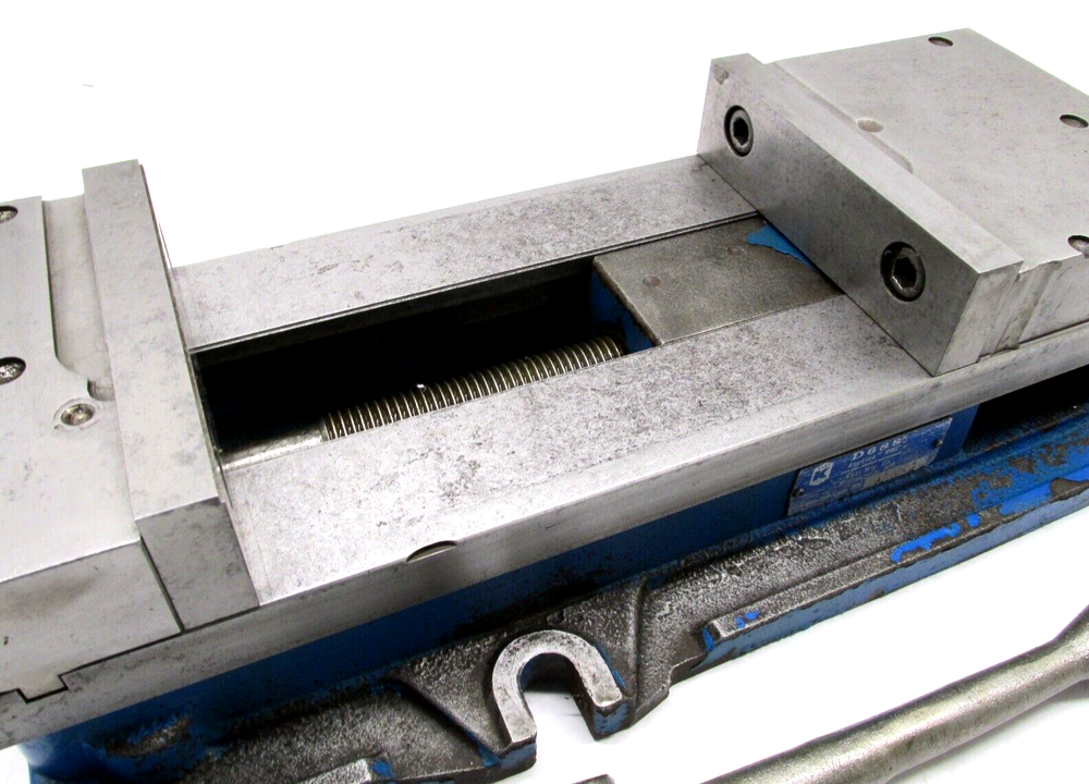 KURT ANGLOCK 6" MILLING MACHINE VISE w/ JAWS & HANDLE - #D688