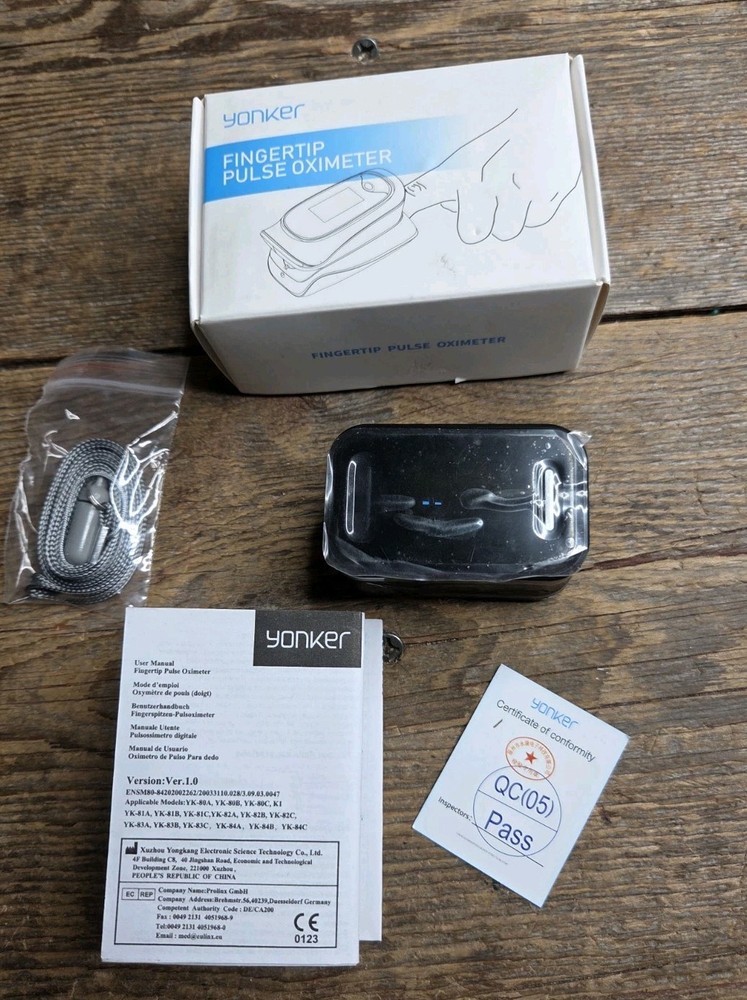 Yonker Fingertip Pulse Oximeter NEW-Open box Black