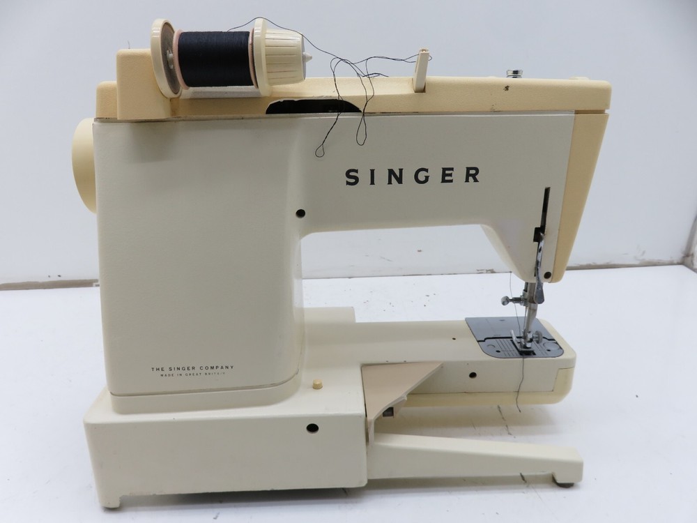 SINGER Stylist 6548 Sewing Machine w/ Case - Untested As-is