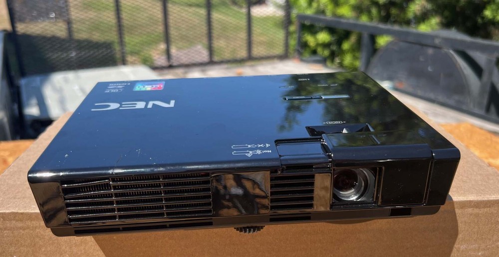 NEC NP-L50w LED Mobile Projector w Remote & Manual