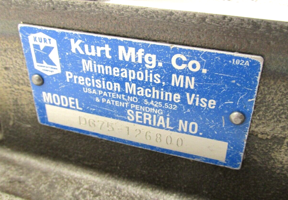 KURT ANGLOCK 6" MILLING MACHINE VISE w/ JAWS & HANDLE - #D675