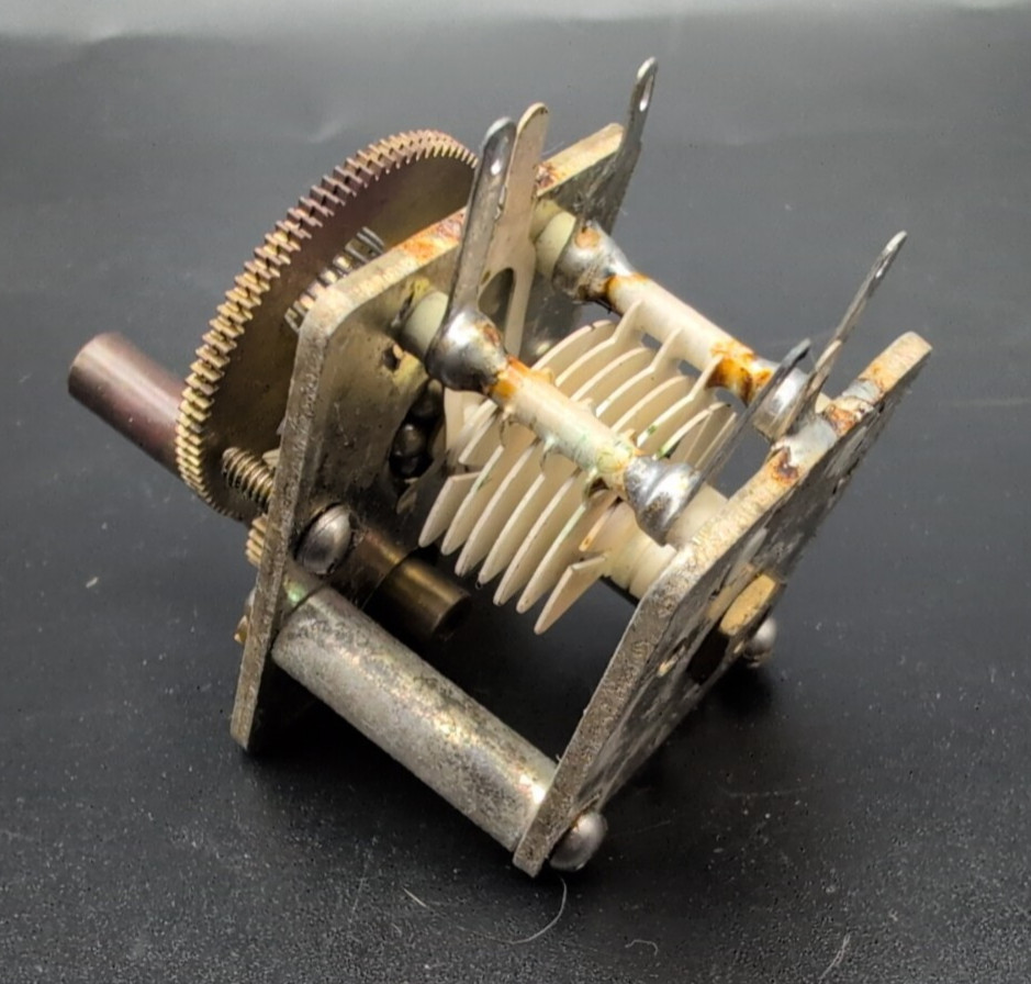 VARIABLE CAPACITOR (Capacitance unknown) (Qty 2)