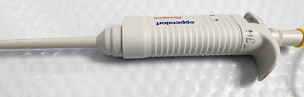 Eppendorf Research® plus Pipette, fixed volume single-channel, volume 100 μL