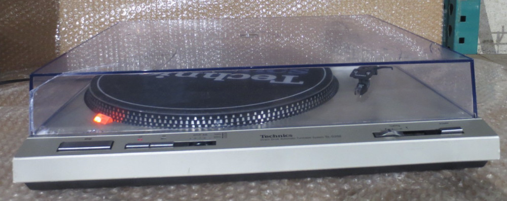 Technics SL-D202 Direct Drive Automatic Turntable Record Player