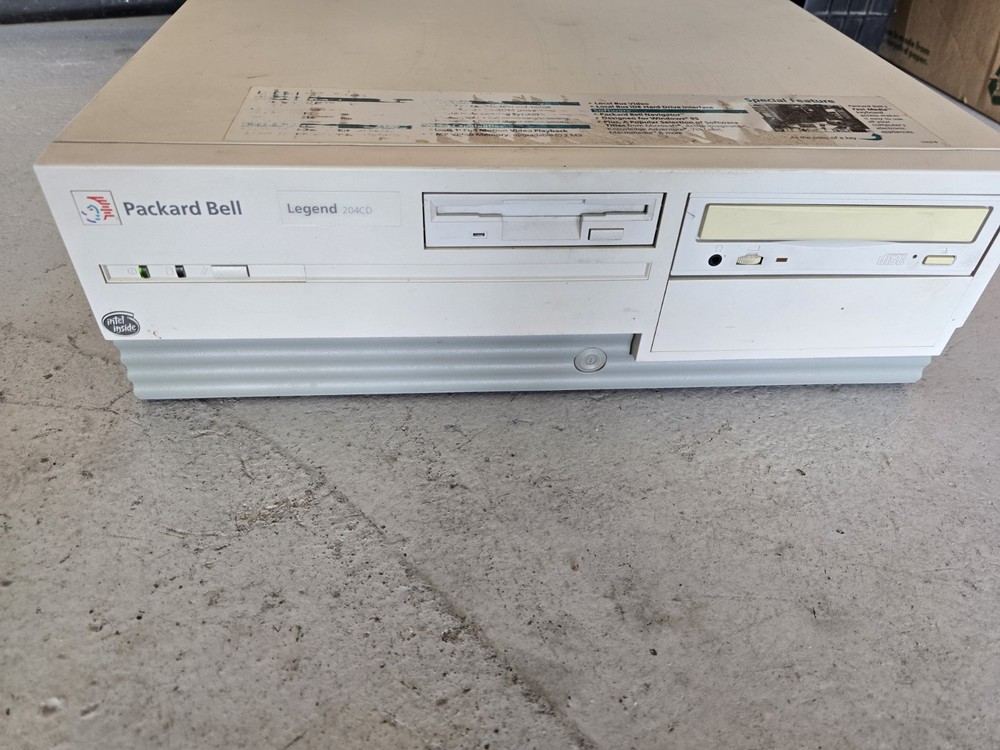 Vintage Packard Bell Legend 204CD Computer *powers On, Read*