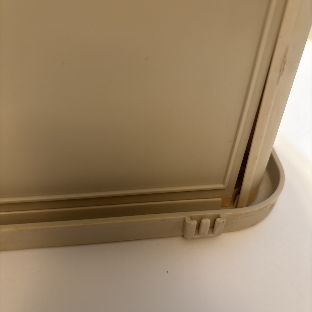 Microcomputer Accessories Plastic Roll Top 5.25” Disc Keeper Storage No Key