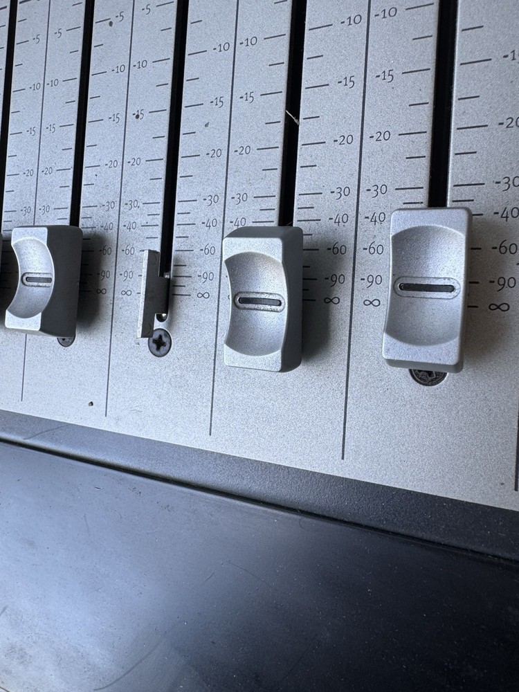 Digidesign Focusrite MC124 Control24 Protools Professional Mixer Console WORKS!