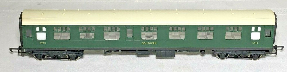 Hornby Railways Passenger Coach