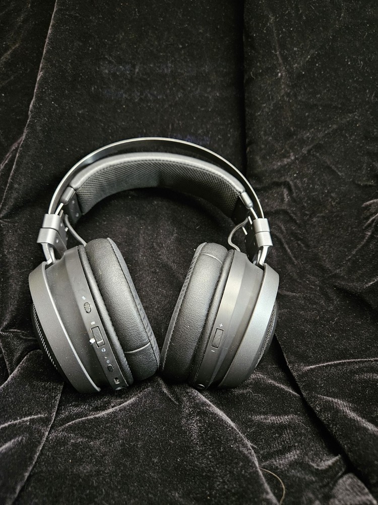 RAZER NARI ULTIMATE Wireless