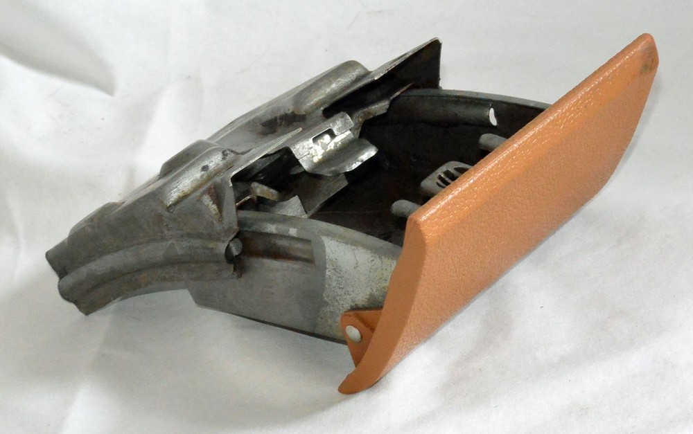 AMC EAGLE CIGARETTE ASHTRAY