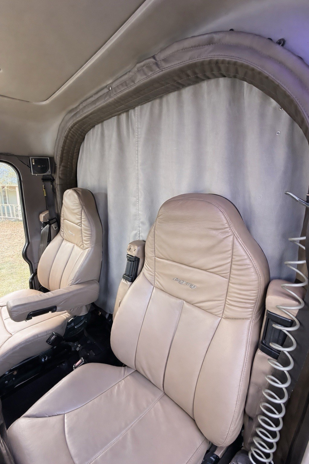 Peterbilt Middle Roof Sleeper Curtains Privacy Curtains