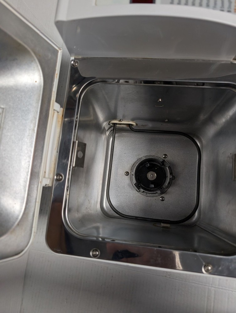 Toastmaster Bread Maker Model 1195 120V 430W White Programmable 10 Programs Used