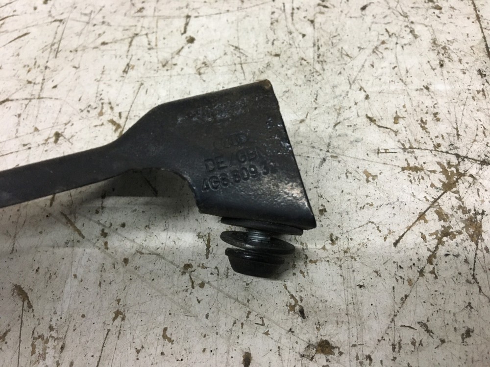 AUDI A7 4G8 2011- PASSENGER LEFT SIDE FRONT WING UPPER SUPPORT BRACKET 4G8809321