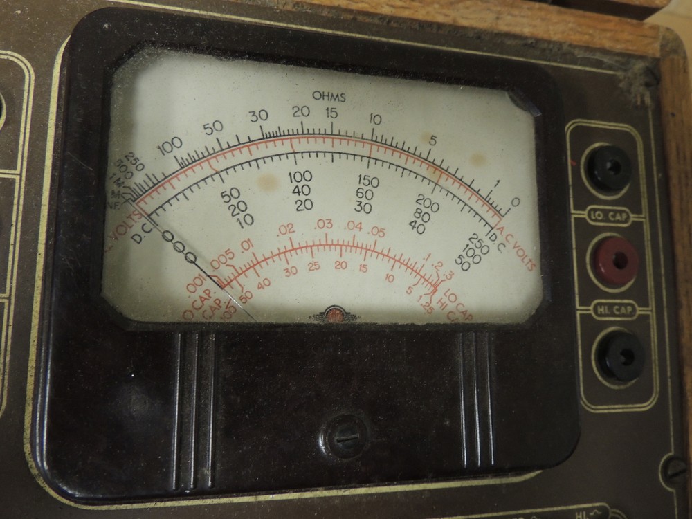 Superior Instruments PB-210 Voltmeter Multimeter in Wood Box