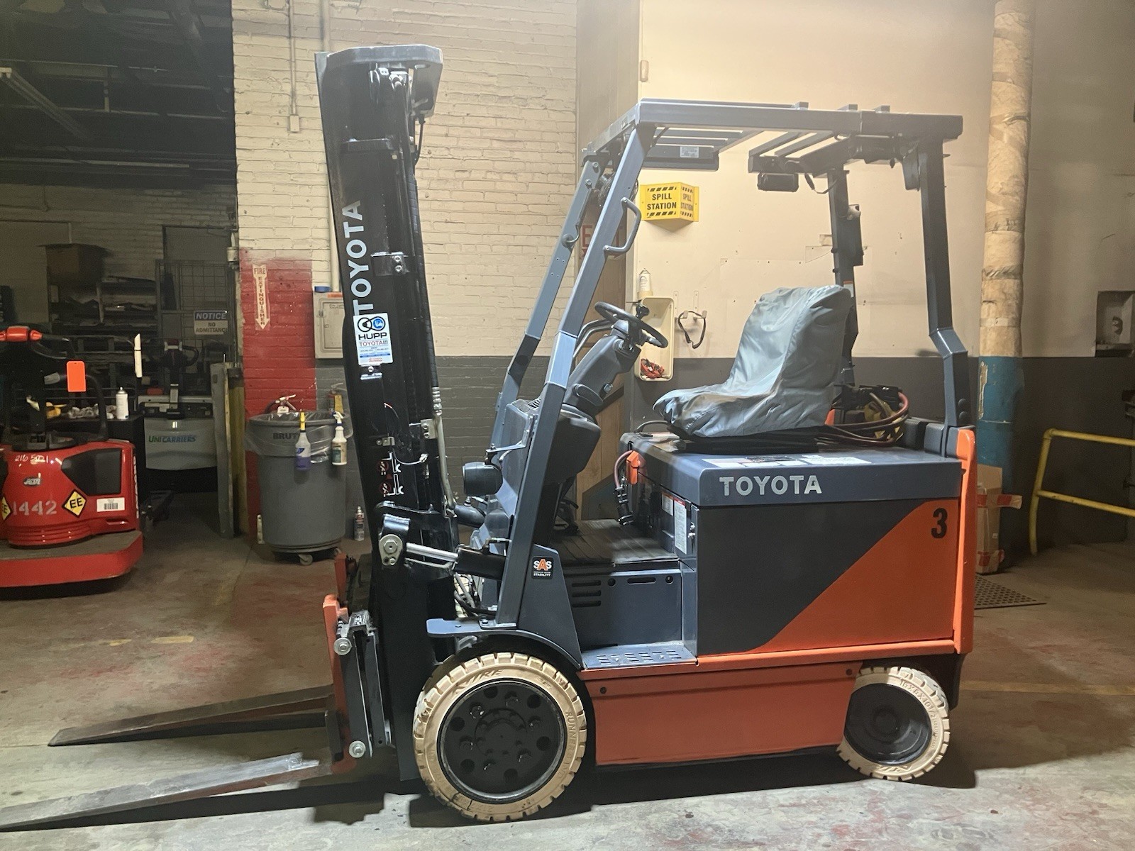 2022 Toyota 5000 LB Electric Forklift With SS and Triple Mast 218 Reach