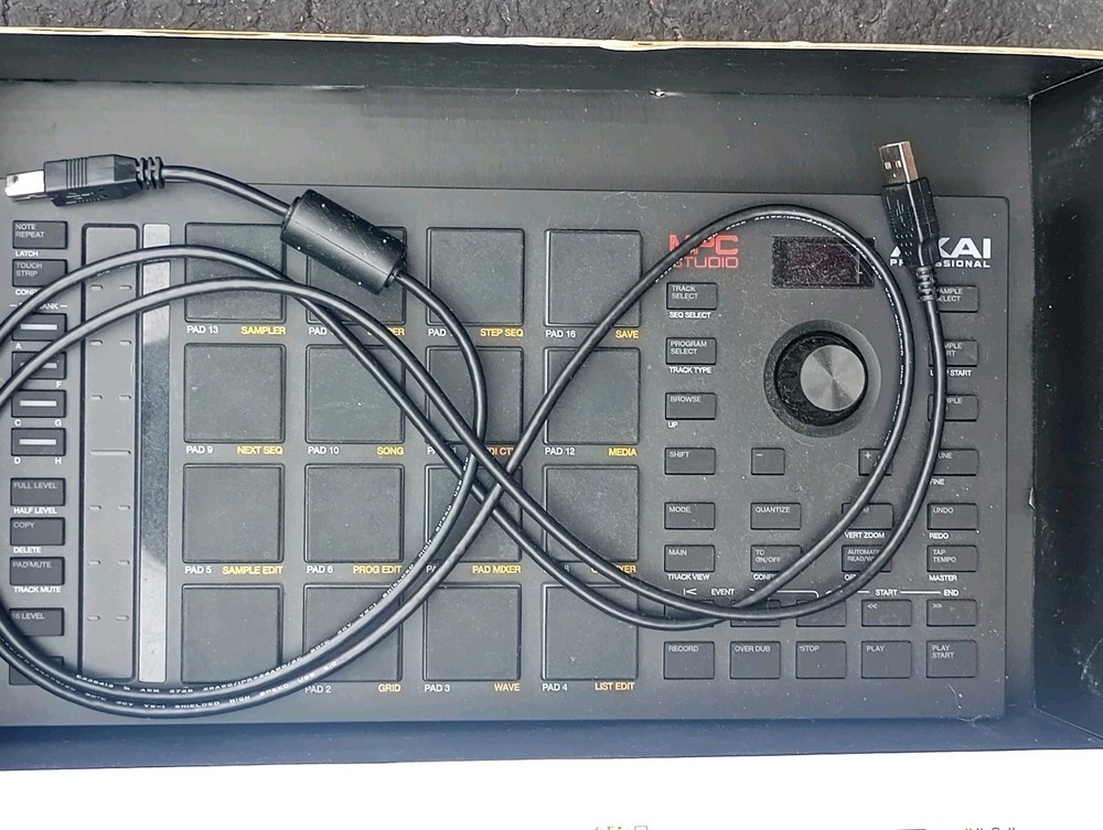 Akai Professional MPC Studio Music Production Controller