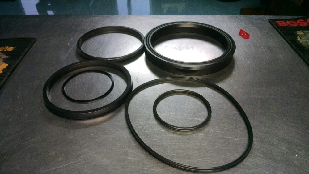 POLY PACK HYDRAULIC SEAL KIT 750090001250B