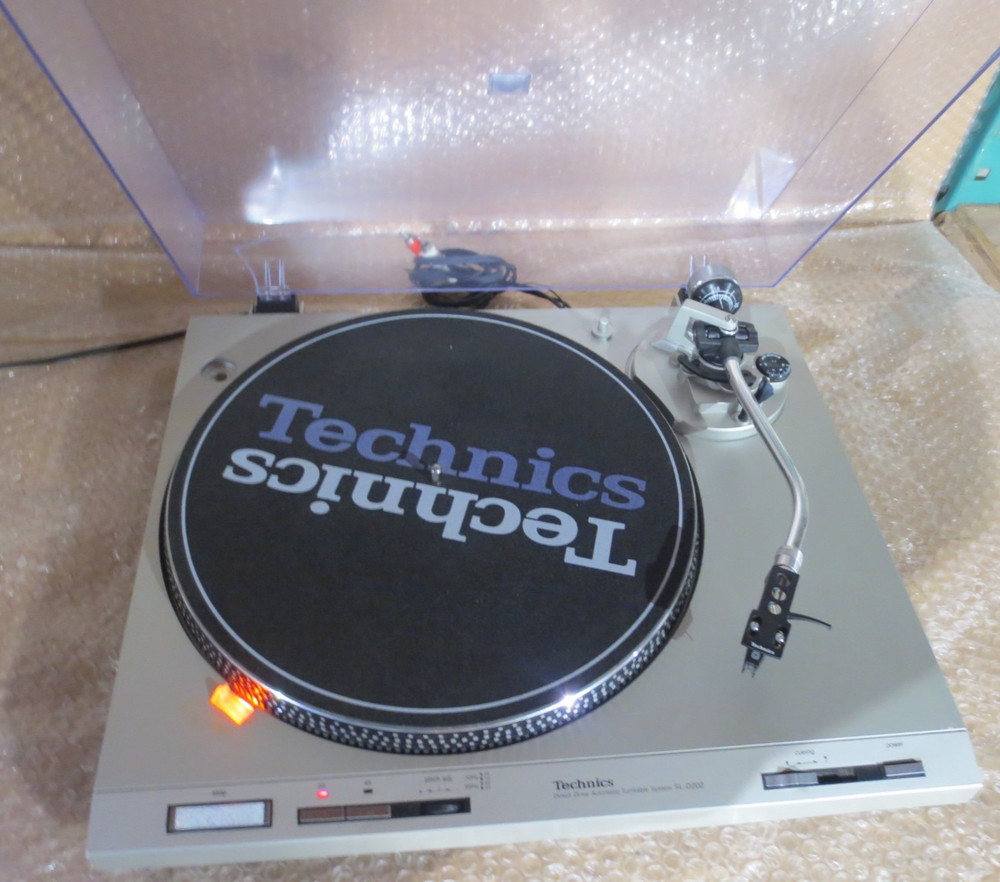 Technics SL-D202 Direct Drive Automatic Turntable Record Player