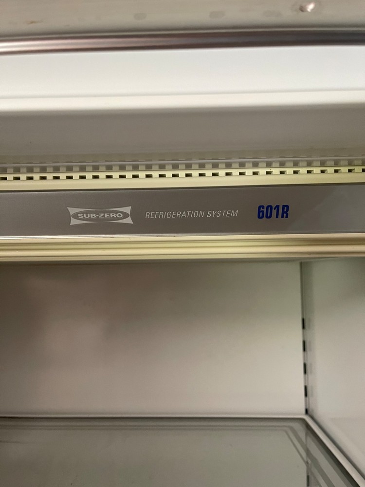 Sub-Zero Fridge Model/Serial:601R/P1504062