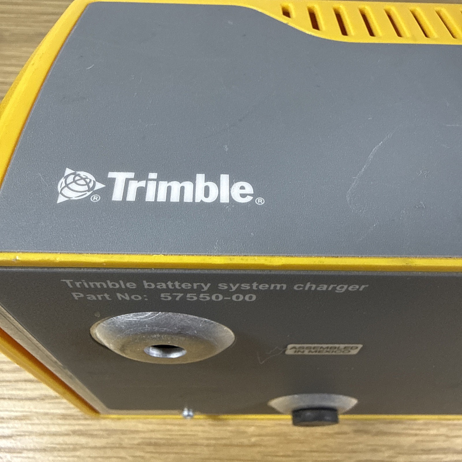 Trimble 57550-00 5-Bay Battery Charger Power Kit w/ AC Adapter Tested