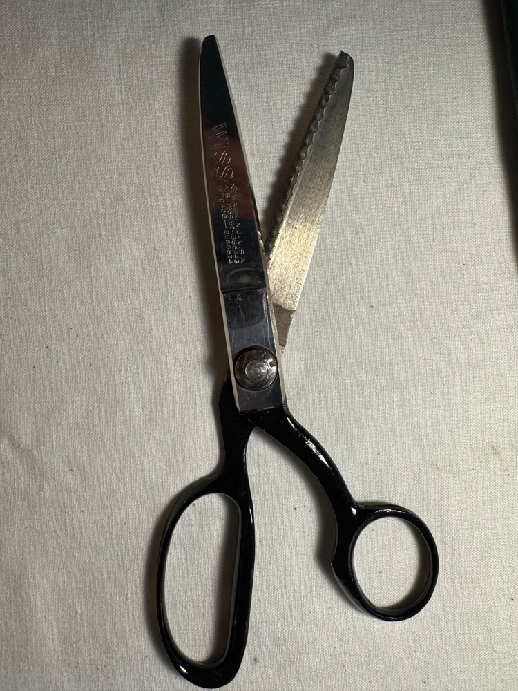 WISS Pinking Shears Vintage in Case