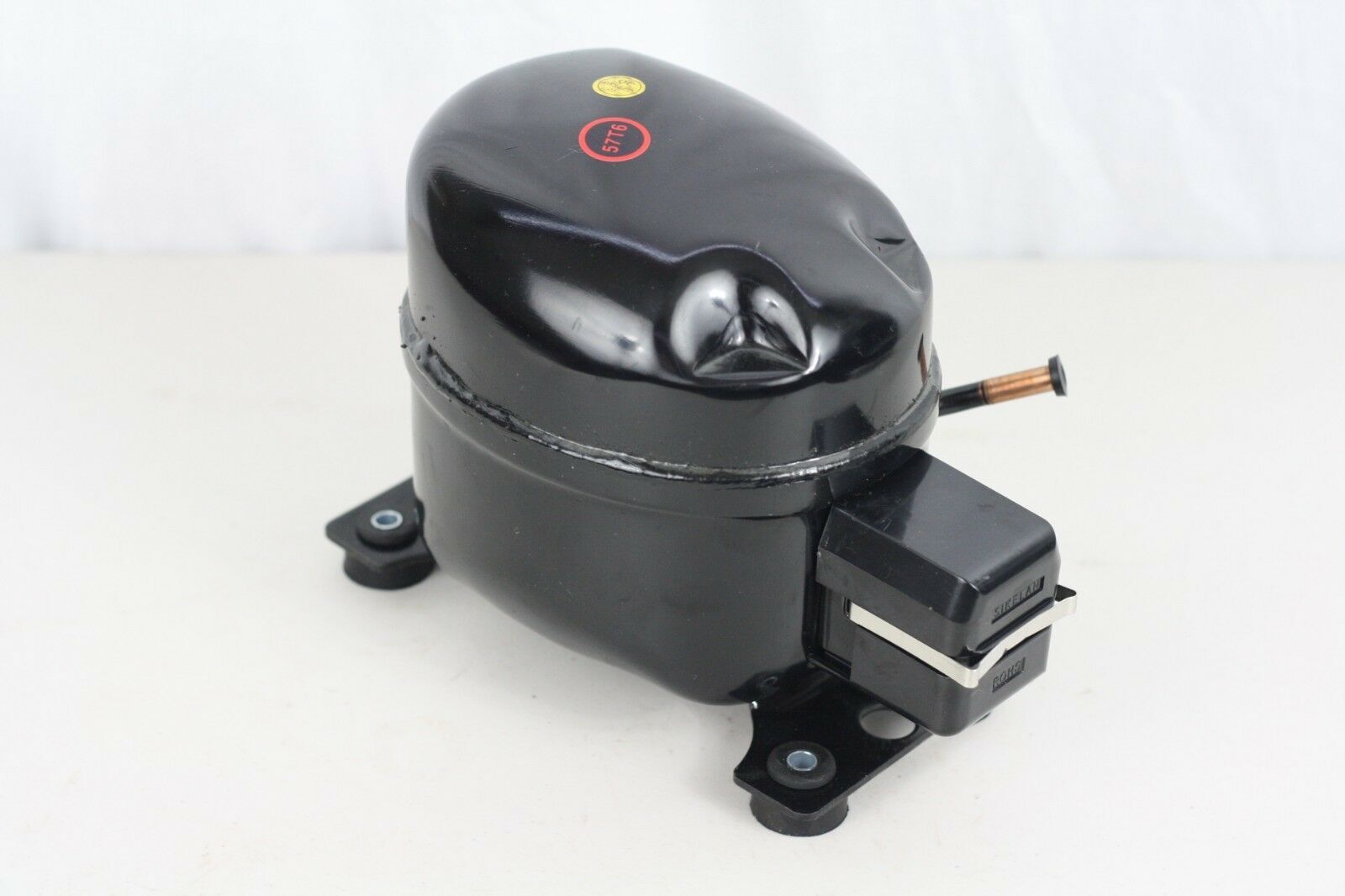 SIKELAN ADW57T6 REFRIGERATION COMPRESSOR 1/4 HP 546BTU 110-120V R134A 50-60HZ