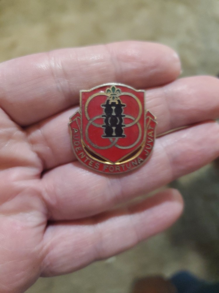 DUI 185th Field Artillery Regiment