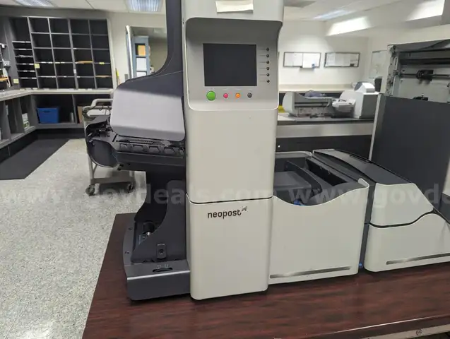 Neopost Si-82 High Volume Folding Inserting Machine