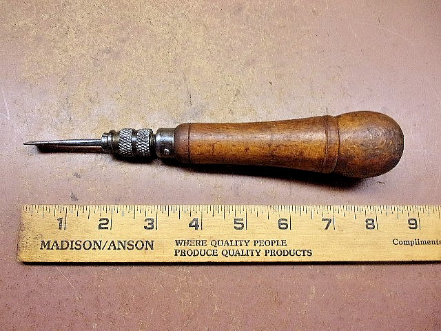 Vintage Unbranded MULTI-TOOL w/1 Chisel Tool plus Under Cap Storage Nice'n'Clean