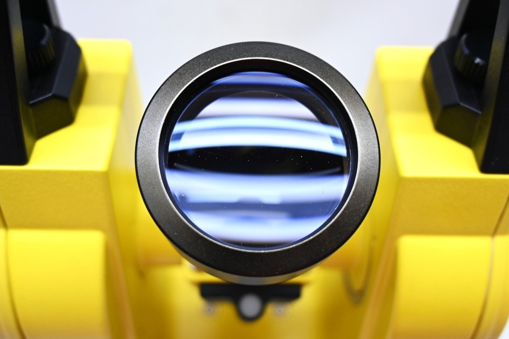 Leica Builder T200 Theodolite. (903980)