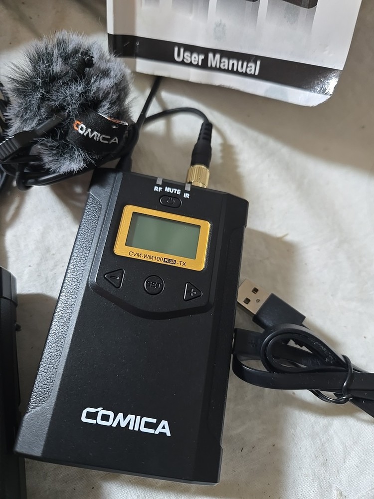 Comica CVM-WM100-PLUS RX Wireless Microphone system Case Mic USB Cable